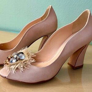 ANTHROPOLOGIE KLUB NICO JEWELLED BLUSH SUEDE PUMPS 1930's VIBE
